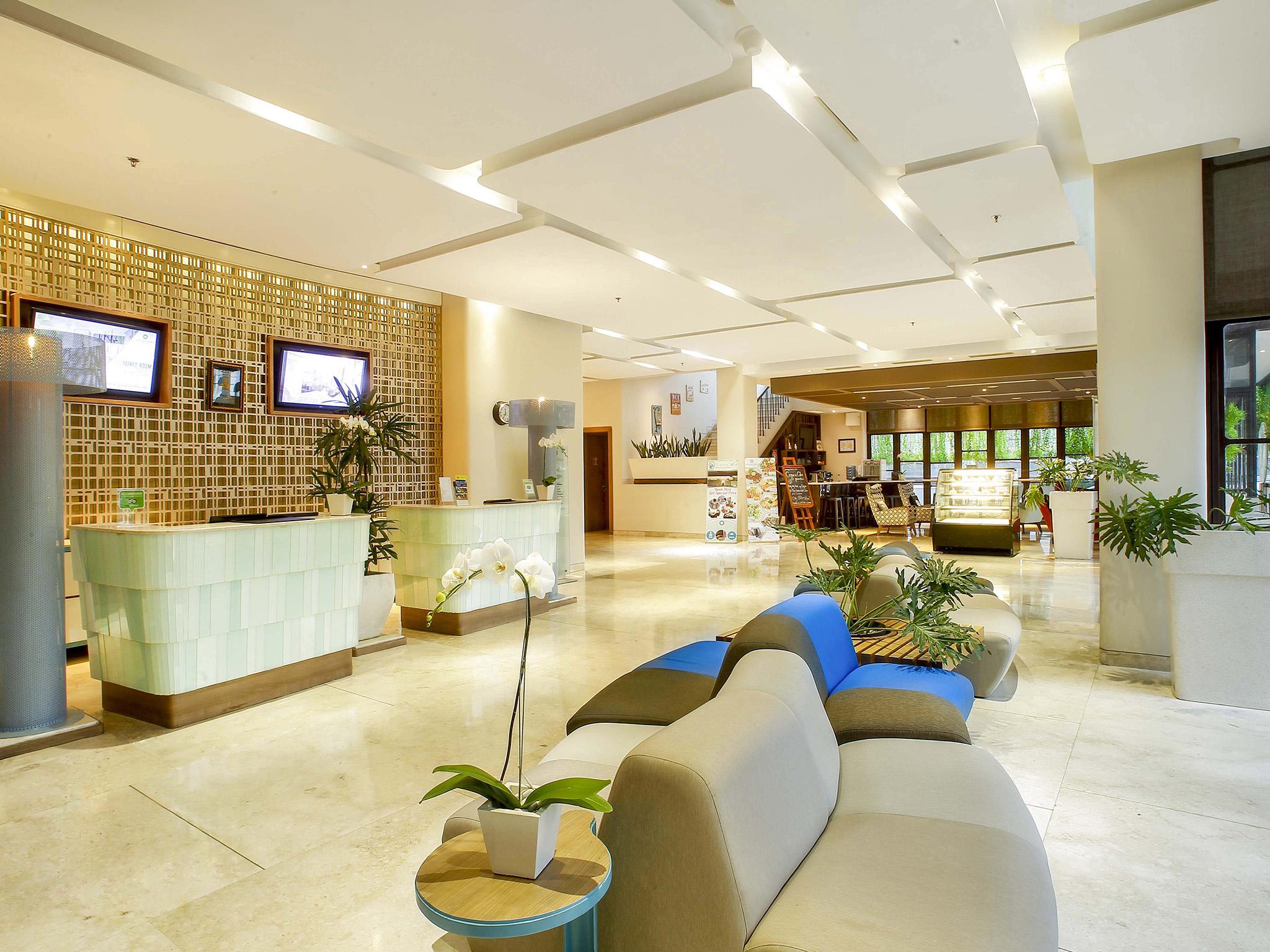 Grand Livio Kuta Hotel Legian  Exterior photo