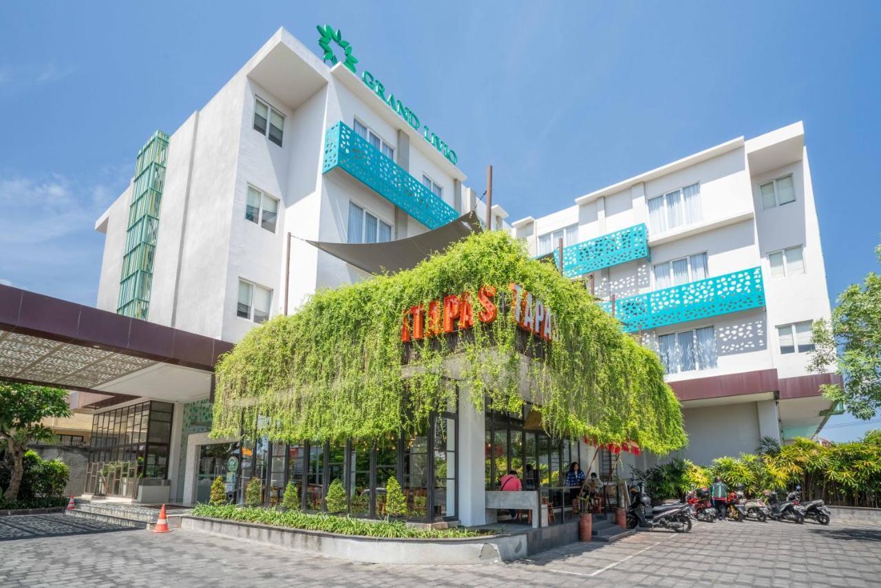 Grand Livio Kuta Hotel Legian  Exterior photo